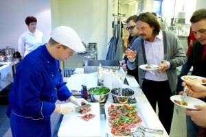 Мастер-класс шеф-повара Андрея Рыдзевского на открытии Шоу-кухни в Одессе