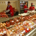 Треть колбасных изделий в Одесских магазинах сняли с продажи