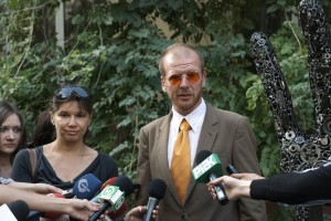 Создатель памятника Стиву Джобсу дает интервью одесским СМИ