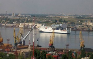 Ильичевский порт наращивает переработку автотехники